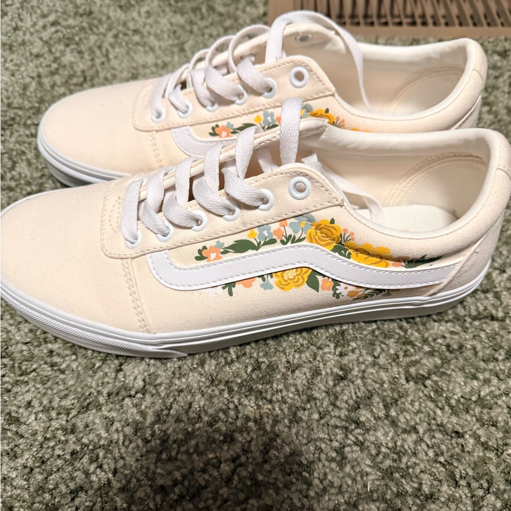 Vans Women's Cream and Yellow Floral Sneakers